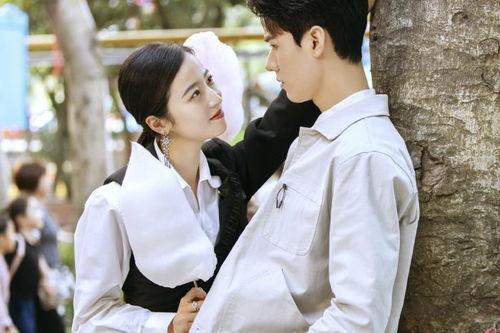 龚俊恋情爆料最新消息,神秘女友身份引热议，网友热议恋情走向！”